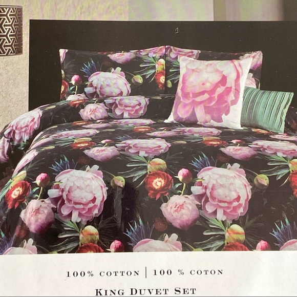 Other - Gorgeous King Size Duvet•Never Used